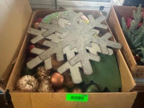 BOX OF ASSORTED HOLIDAY DECORATIONS