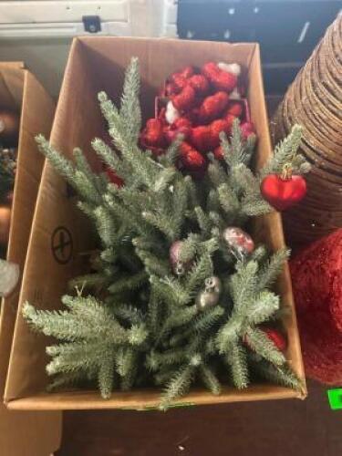 BOX OF ASSORTED HOLIDAY DECORATIONS