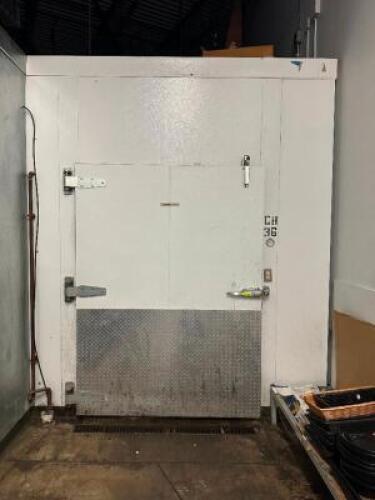 KYSOR PANEL SYSTEM 15' X 36' WALK IN COOLER PRODUCT ROOM. W/ 1 HEAVY DUTY DOOR