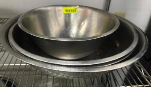 (4) PIECE STAINLESS MIXING BOWL SET.