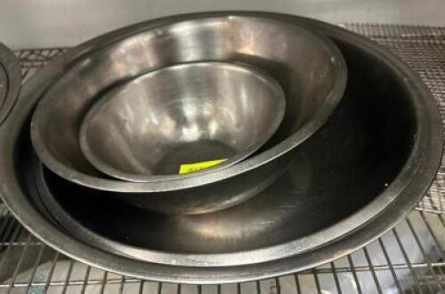 (4) PIECE STAINLESS MIXING BOWL SET.