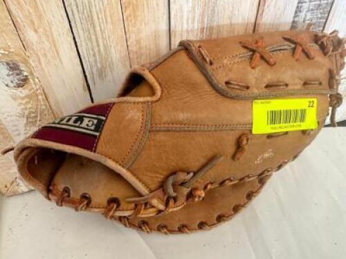 NILE F-200 VINTAGE BASEBALL GLOVE