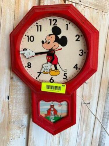 VINTAGE MICKEY MOUSE CLOCK