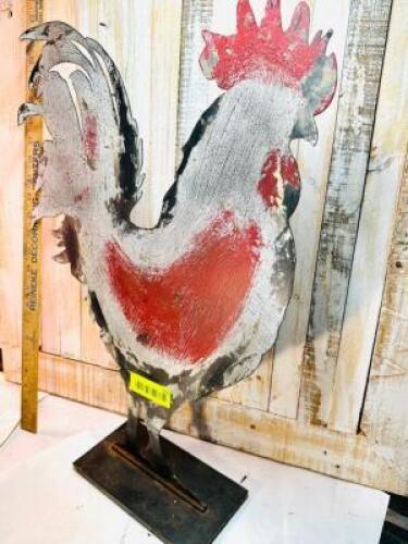 METAL ROOSTER STATUE ON STAND