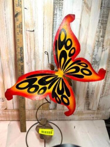 METAL BUTTERFLY ON STAND