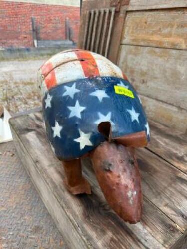 METAL ARMADILLO STATUE