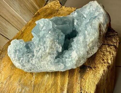 CELENITE SPECIMEN CHUNK