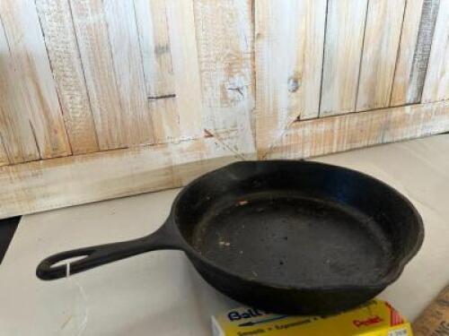 VINTAGE CAST IRON SKILLET