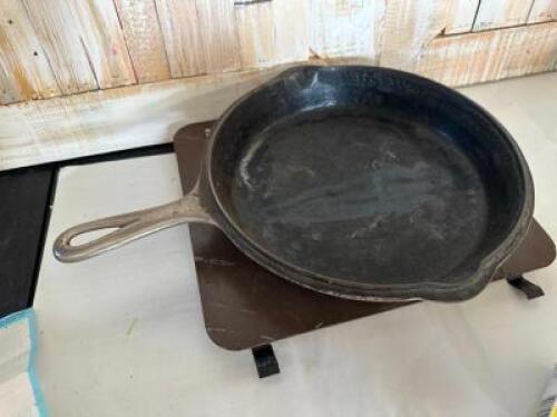 CAST IRON SKILLET