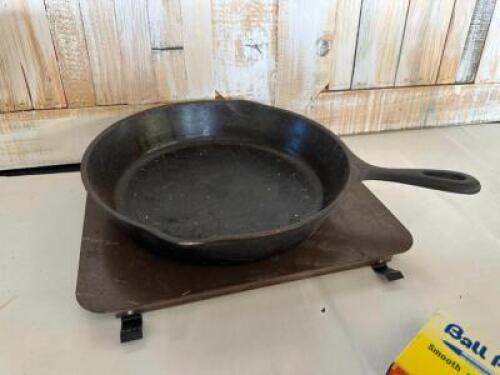 CAST IRON SKILLET