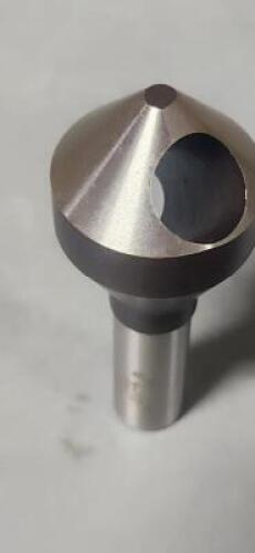DESCRIPTION: (1) HSS 82 DEG COUNTERSINK/DEBURRING TOOL BRAND/MODEL: VC 02463362 SIZE: 9/16" TO 1-1/16" CUT, 1/2" SD RETAIL$: 60.15 QTY: 1
