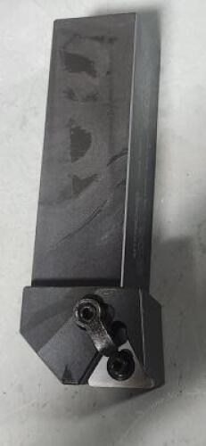 DESCRIPTION: (1) INDEXABLE TURNING TOOLHOLDER BRAND/MODEL: HERTEL 05697115 SIZE: 1-1/2" SQ SHANK RETAIL$: $132.62 QTY: 1