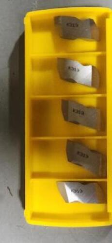 DESCRIPTION: (5) CARBIDE GROOVING INSERT BRAND/MODEL: KENNAMETAL DWG 316525R00 RETAIL$: 22.3 PER INSERT QTY: 5