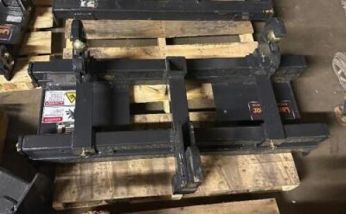 SKID STEER QUICK HITCH ATTACHMENT