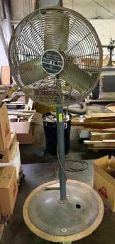 DESCRIPTION: PATTON 24" INDUSTRIAL PEDESTAL FAN BRAND / MODEL: PATTON SIZE 24" LOCATION: WAREHOUSE 2 QTY: 1