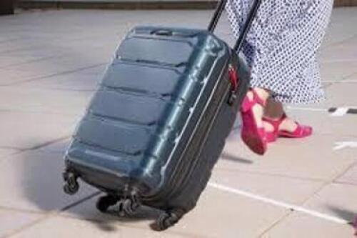 DESCRIPTION: (1) CARRY ON HARD CASE LUGGAGE BAG BRAND/MODEL: SAMSONITE INFORMATION: BLUE SIZE: 20" RETAIL$: $149.99 EA QTY: 1
