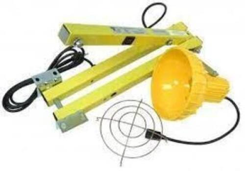 DESCRIPTION: (1) DOCK LIGHT WITH EXTENDABLE, MOVEABLE ARM BRAND/MODEL: TRI LIGHT #DL40-P INFORMATION: YELLOW RETAIL$: $267.99 EA QTY: 1