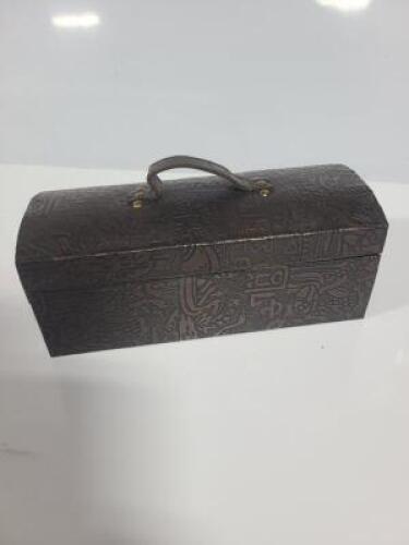 DESCRIPTION: (1) WOODEN STORAGE BOX QTY: 1
