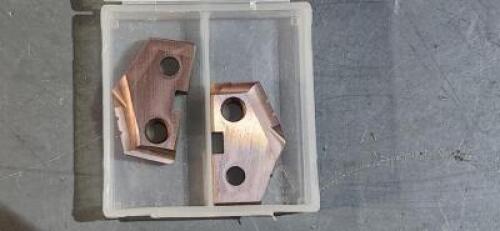 DESCRIPTION: (2) COBALT SPADE DRILL INSERT BRAND/MODEL: ALLIED MACHINE 452H-1.109 SIZE: 1-7/64" RETAIL$: $63.19 QTY: 2