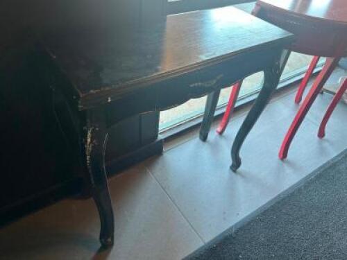32" WOODEN ACCENT TABLE W/ BLACK STAIN.