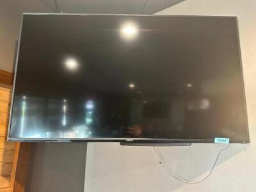 VIZIO 50" FLAT SCREEN TV W/ WALL MOUNT