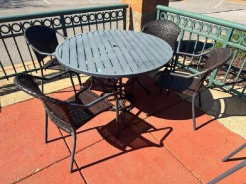 48" ROUND PATIO TABLE W/ (4) METAL AND WICKER CHAIRS.