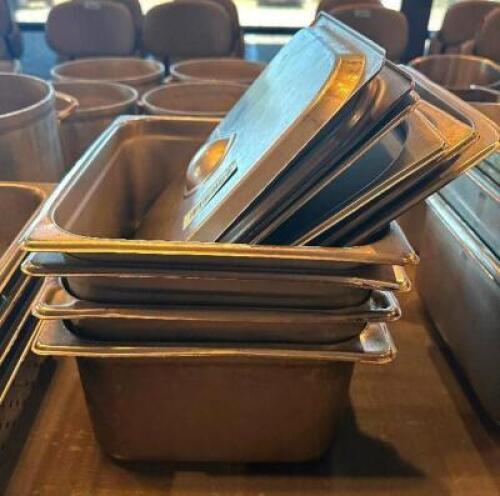 (4) HALF SIZE STAINLESS INSERTS W/ LIDS