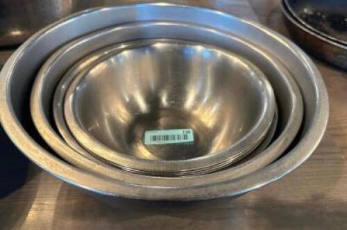 (8) PIECE STAINLESS MIXING BOWL SET.