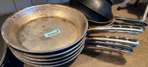 (5) 10" SKILLETS.