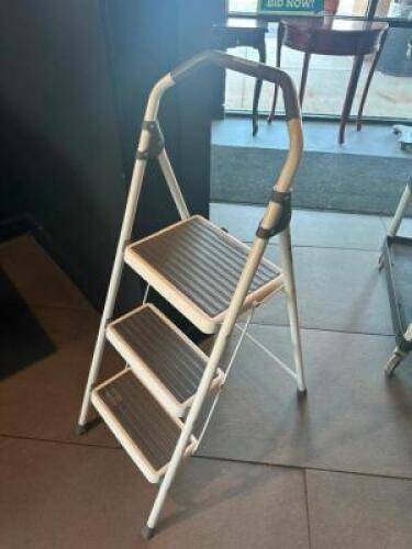 THREE STEP FOLDING LADDER
