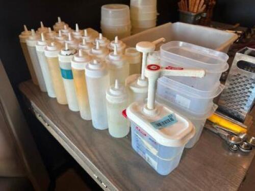 (1) LOT OF ASSORTED PLASTIC SQUEEZE BOTTLES AND CONTAINERS.