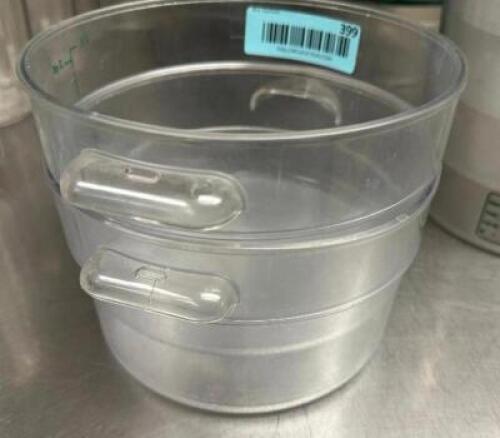 (2 ) 2 QT PLASTIC CONTAINERS