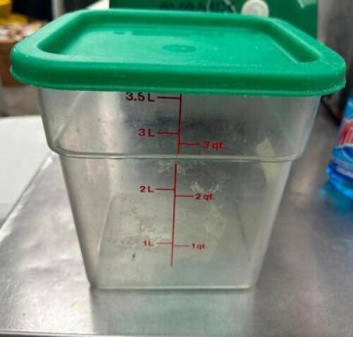 (6) 4 QT PLASTIC CONTAINERS W/ LIDS