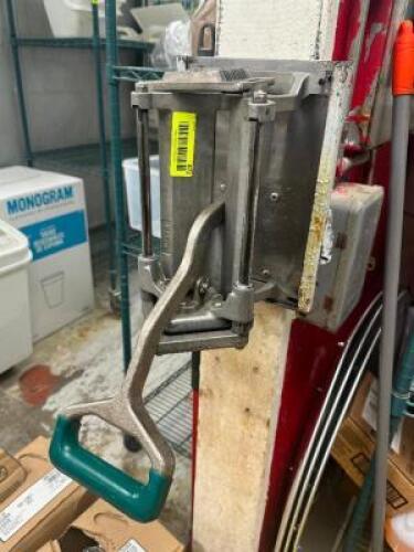 WALL MOUNTED VEGETABLE DICER