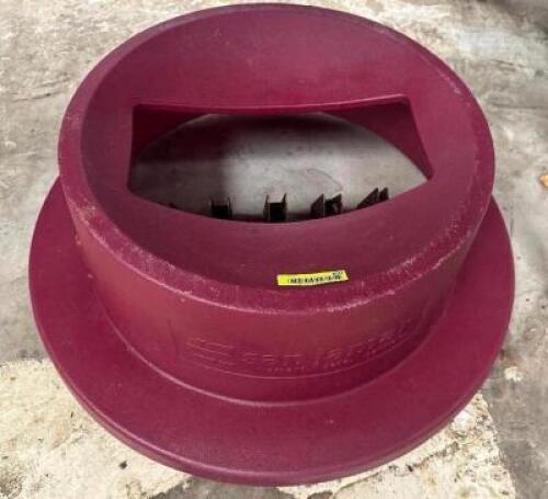 44 GALLON MAGNETIC TRASH CAN LID.