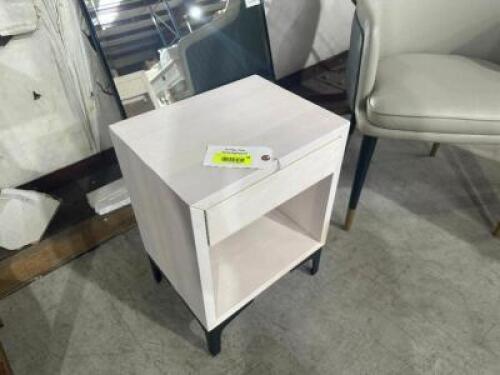 DAVIAUN SOLID WOOD NIGHTSTTAND