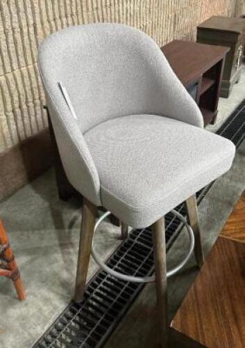 RADCLIFFE SWIVEL BAR STOOL