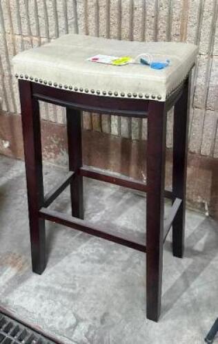 RUSSETT BAR STOOL