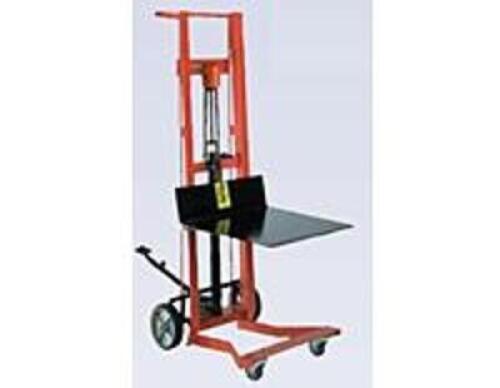 DESCRIPTION: (1) HYDRALIC PEDAL LIFT BRAND/MODEL: WESCO/260010 INFORMATION: 750LB CAPACITY, SIZE: 22" X 30" PLATFORM RETAIL$: $1,601.01 QTY: 1