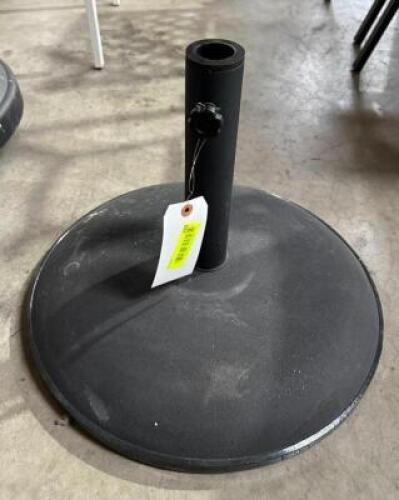 DESCRIPTION: 55 LB. UMBRELLA BASE BRAND/MODEL: FIBERBUILT RETAIL$: $129.99 QTY: 1