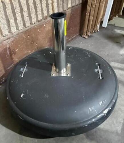 DESCRIPTION: 80 LB. MOBILE UMBRELLA BASE INFORMATION: HAS COSMETIC DAMAGE - SEE PHOTOS RETAIL$: $119.99 QTY: 1