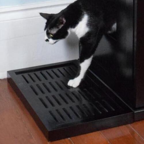 DESCRIPTION: LITTER CATCH BRAND/MODEL: REFINED FELINE SIZE: 20"X12"X2" RETAIL$: $49.99 QTY: 1