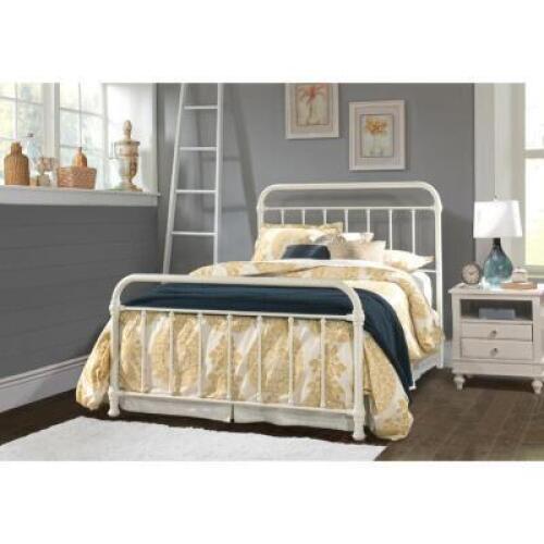 DESCRIPTION: KIRKWOOD CLASSIC METAL BED SIZE: QUEEN RETAIL$: $469.99 QTY: 1