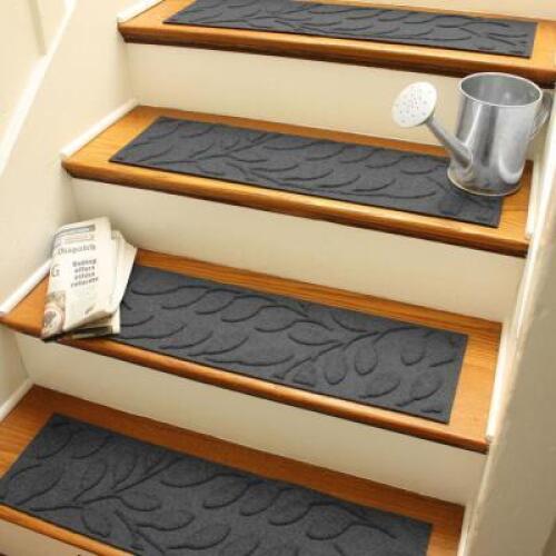 DESCRIPTION: CHARCOAL BRITTANY LEAF STAIR TREAD BRAND/MODEL: AQUA SHIELD SIZE: 30"X8.5" RETAIL$: $41.00 QTY: 1