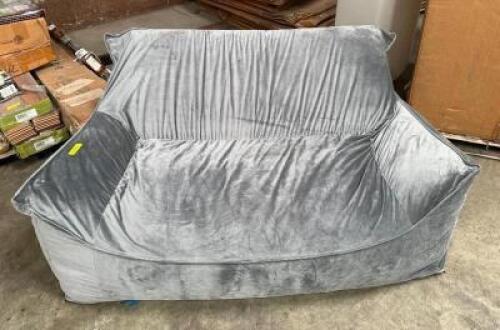 DESCRIPTION: BEAN BAG LOVESEAT BRAND/MODEL: LE POUF RETAIL$: $140.00 QTY: 1