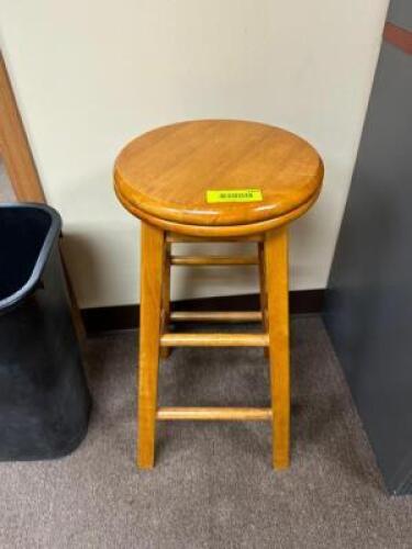 DESCRIPTION: SWIVEL STOOL QTY: 1