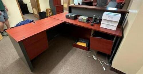 DESCRIPTION: L-SHAPED DESK INFORMATION: DRAWER NEEDS TO BE FIXED SIZE: 72"X72" QTY: 1