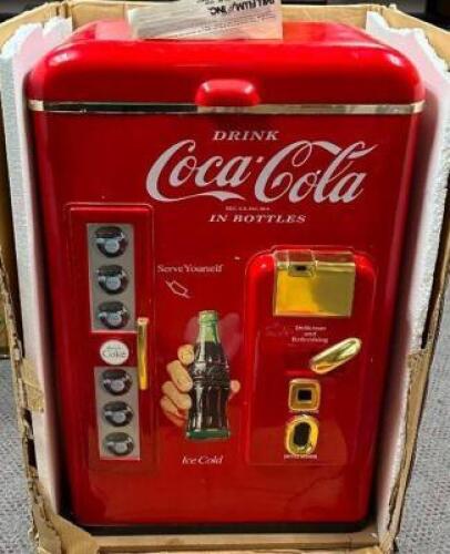 DESCRIPTION: COCA-COLA NOSTALGIA COOLER II BRAND/MODEL: PAUL FLUM QTY: 1