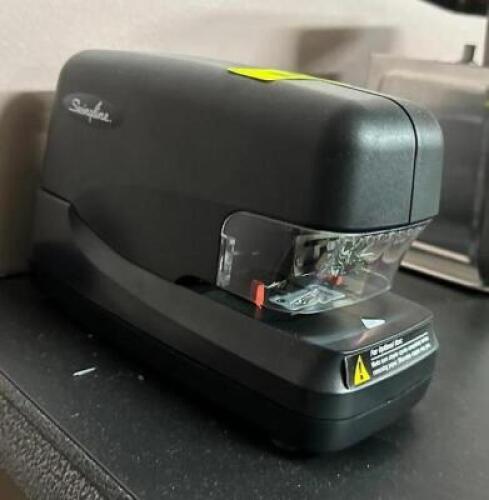 DESCRIPTION: SWINGLINE ELECTRIC STAPLER QTY: 1
