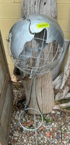 METAL GLOBE WITH STAND